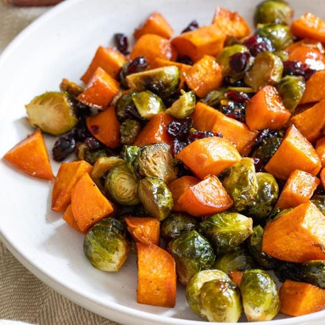 Roasted Sweet Potatoes, Brussels Sprouts and Cranberries - Giangi's Kitchen Sweet Potatoes Brussel Sprouts, Brussel Sprouts Cranberries, Potatoes Brussel Sprouts, Brussels Sprouts With Cranberries, Most Nutritious Vegetables, Glazed Sweet Potatoes, French Soup, Ras El Hanout, Veggie Delight