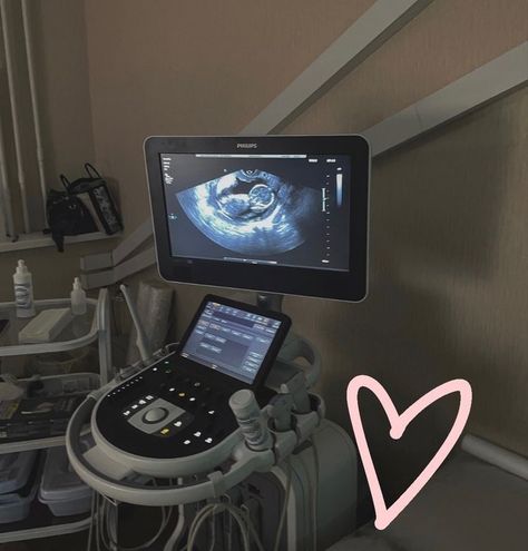 Ultrasound Tech Student Aesthetic, Ultra Sound Technician, Travel Ultrasound Tech, Ultrasound Tech School, Ultra Sound Pictures, Post Partum Nurse, Ultrasound Aesthetic, Ultrasound Technician Aesthetic, Sonography Aesthetic