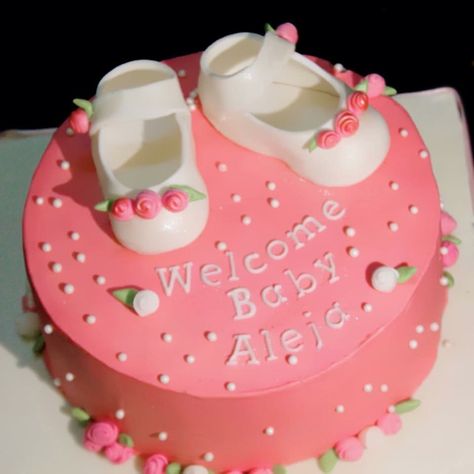 Welcome Baby Girl Cake, Baby Cake Design, Welcome Home Cakes, Baby Girl Cake, Welcome Baby Girl, Welcome New Baby, Baby Shower Cakes Girl, Winter Wonderland Baby Shower