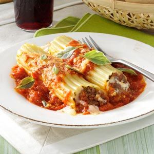 Meaty Manicotti Recipe -This simple dish has been very popular at family… Meat Manicotti, Cheese Manicotti, Manicotti Recipe, Low Carb Dessert, How To Cook Sausage, Taste Of Home, Ground Beef Recipes, Main Dish Recipes, Food Network