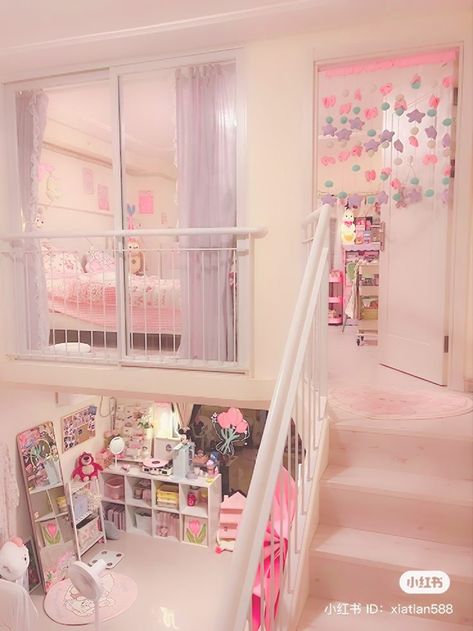 Kawaii Small Room Ideas, Cute Loft Bedroom, Kawaii Tiny House, Little Spaces Room, Loft Bedroom Aesthetic, Kawaii Loft Bedroom, Kawaii House, Little Spaces Ideas, Kawaii Rooms With Loft Bed