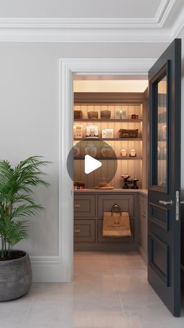 Humphrey Munson on Instagram: "Pantry perfection ⭐️🙌 #humphreymunson" Kitchen Organization For Small Spaces, Clever Kitchen Ideas, Eurythmics Sweet Dreams, Humphrey Munson, House Pantry, Lake House Interior, Zen House, Butler’s Pantry, Basement Kitchen