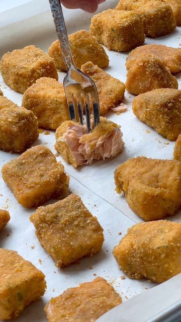 Salmon Recipe For Kids, Panko Crusted Salmon, Salmon Nuggets, Salmon Snack, Salmon Dinner Recipes, Toddler Lunch Recipes, Kids Lunch Recipes, Nuggets Recipe, Clean Eating Recipes Lunch