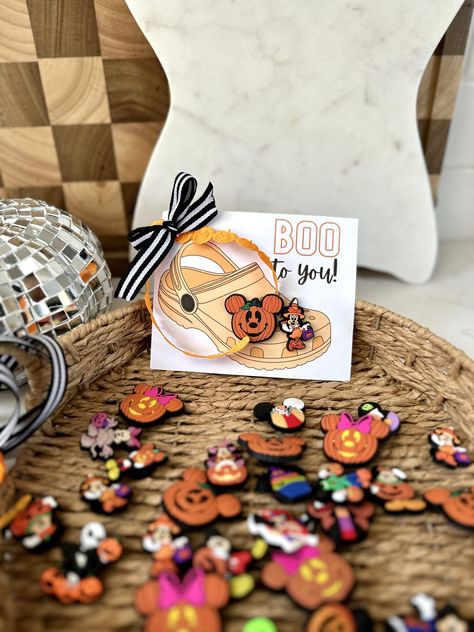 Halloween Croc Charm Tag - Treehouse Threads Croc Charm Display, Halloween Centers, Birthday Gift Wrapping, Halloween Pins, Charm Holder, Halloween Tags, Holiday Tags, 2 Birthday, Croc Charms