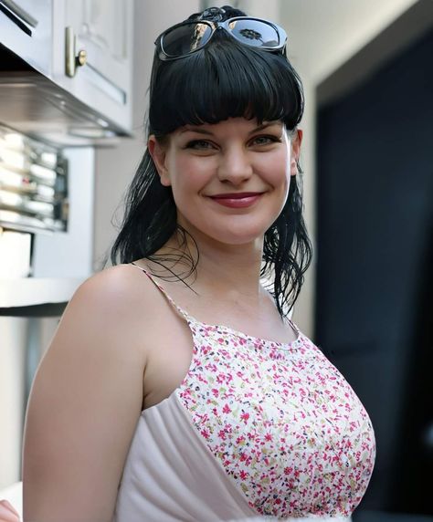 Pauley Perette, Pauley Perrette, American Beauty, Hottest Celebrities, Celebrities Female, Actresses, Sunglasses, Celebrities, White