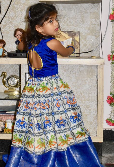 Kanchiborder croptop for kids with back open blouse Croptop Lehenga Designs For Kids, Back Open Blouse, 50 Blouse Designs, Crop Tops For Kids, Pattu Pavadai, Crop Top Lehenga, Boat Neck Blouse Design, Frocks Design, Open Blouse