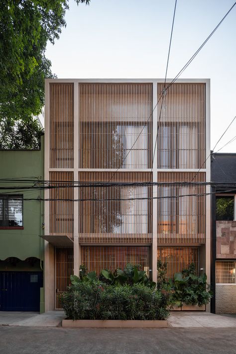 Octavia House / PPAA Pérez Palacios Arquitectos Asociados | ArchDaily Condesa Mexico City, Living In Mexico City, Living In Mexico, Architecture Magazines, Patio Interior, City Hotel, City Architecture, Urban Area, Apartment Building