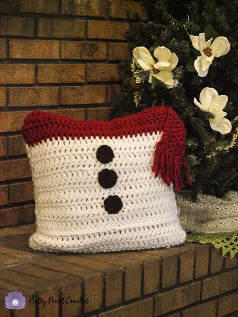 Get the free crochet pattern for this SnowmanPillow Sham at SaltyPearlCrochet.com! Crochet Santa Afghan Pattern, Snowman Pillow Crochet, Crochet Xmas Pillows, Crochet Christmas Pillow Patterns, Christmas Crochet Pillows Free Patterns, Christmas Crochet Blankets, Crocheted Christmas Gifts, Crochet Christmas Pillows Free Patterns, Crochet Snowman Pillow