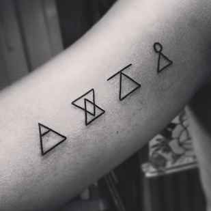 19 Tattoos That Literally Everyone Got In 2014 Small Symbol Tattoos, Glyph Tattoo, Triangle Tattoos, Symbol Tattoos, Symbolic Tattoos, Little Tattoos, Minimal Tattoo, Meaningful Tattoos, Minimalist Tattoo