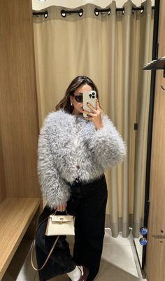 Short Fur Coat Outfit, Hijabi Fashion Winter, Faux Fur Short Coat, Fur Jacket Outfit, Short Fur Coat, White Fur Jacket, Short Faux Fur Coat, Chic Outfits Classy, 2024 Outfits