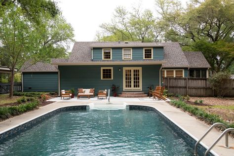 Brents-Arnold Home – Laurel Mercantile 1930s Farmhouse, Laurel Mercantile, Erin Napier, Exterior Color Palette, Western Rustic, Best Kitchen Designs, Out West, Renovation Design, Ranch Life