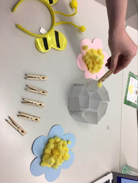 This is a preschool activity to do with a small group. The children will be the “Bees” amd help tranfer the pollen into the hive. Fine Motor Activity, Bee Pollen, The Hive, Time Activities, Preschool Activity, Fine Motor Activities, Motor Activities, Activities To Do, Child Development