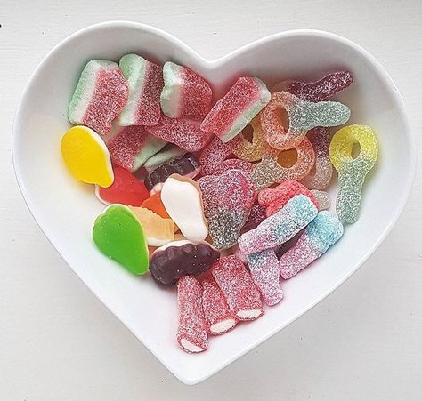 Yupi Gummy Aesthetic, Gummy Aesthetic, Yupi Gummy, Fashion Street Wear, Sleepover Food, Junk Food Snacks, Rainbow Food, Illustration Food, Design Landscape