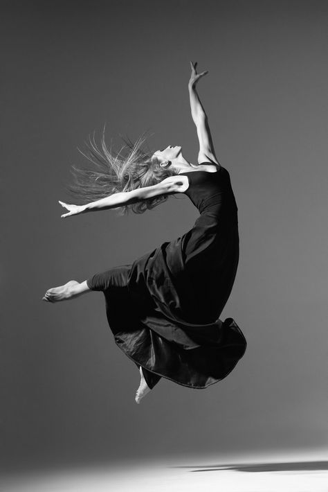 photos de danse contemporaine - Recherche Google Pina Bausch, Dance Forever, Dance Photography Poses, Pix Art, Dance Movement, Classical Ballet, Lyrical Dance, Ballet Photography, Dance Photos