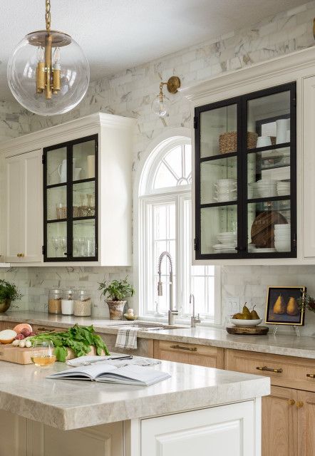 Traditional Kitchen Remodel, Tuscan Style Homes, Renovated Kitchen, Classic Kitchen Design, Kitchen Post, Refacing Kitchen Cabinets, Cabinet Refacing, Kitchen Stories, Glass Cabinet Doors