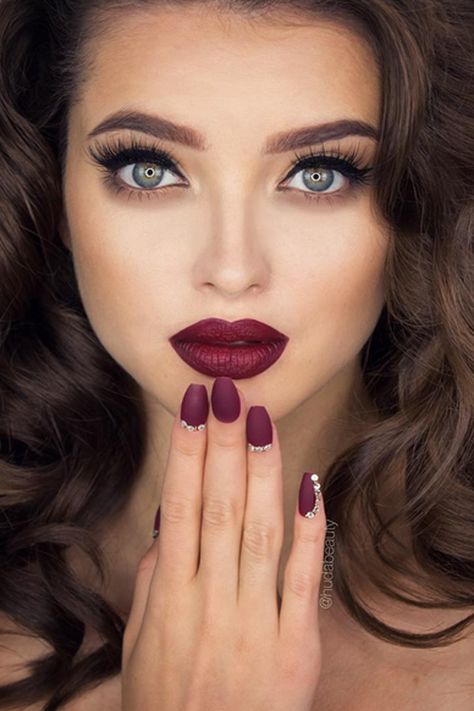 Best red lipstick for every skin tone | LOOK's favorites | lipstick shades and colors | makeup ideas Más Make Up Diy, Wedding Hairstyles And Makeup, Best Red Lipstick, Makeup Tip, Red Lip Makeup, Beauty Make-up, Makijaż Smokey Eye, Makeup Goals, Red Lipstick