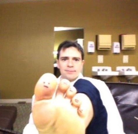 I look just like stinky feet Rivers Cuomo, Driving Home, Car Driving, Weezer, Radiohead, My Car, Funny