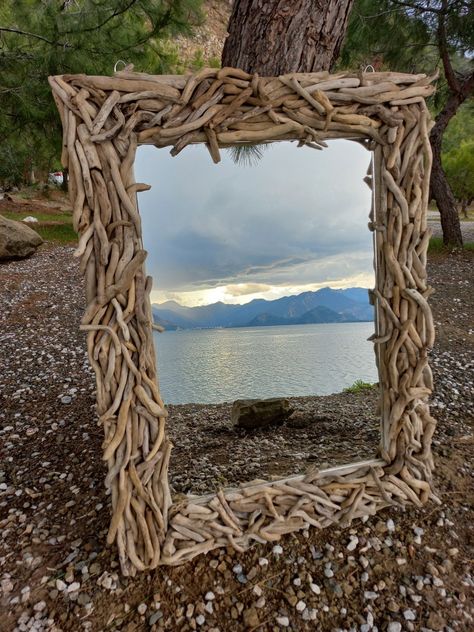 Driftwood Mirrors, Driftwood Ideas, Autumn Craft, Driftwood Mirror, Mirror Frame Diy, Driftwood Projects, Frame Diy, Diy Wall Art Decor, Driftwood Crafts