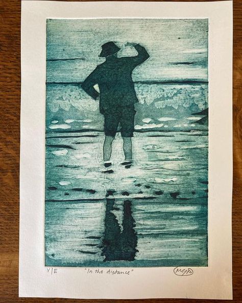 Merril Davies on Instagram: "“In the distance “ ~ a collagraph print. This is a colour variation …..I posted a black and white version on a few days ago. I’m not sure which one I prefer 🤔 I have included in this post a reveal video, some closeups, process photos and the image I took at my local beach which resulted in this collagraph print. #printmakersofinstagram #printmaking #printmaker #collagraphprintmaking #collagraph #collagraphprint #collagraphy #beachlife #sillouette" Collagraph Prints, Collagraph Printmaking, Collagraphy, Magic Hands, 2d Design, Year 2, Shop Ideas, Beach Life, Screen Print