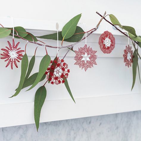 Australian Christmas Decorations, Themed Christmas Gifts, Christmas Decorations Australian, Handcrafted Christmas Ornaments, Easter Tree Ornaments, Christmas In Australia, Christmas Snowflakes Ornaments, Aussie Christmas, Australian Christmas