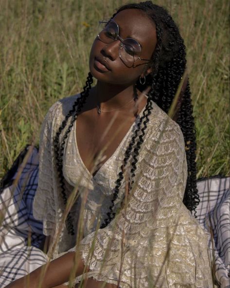 Black Regency, Feminine Black Women, Black Cottagecore, Black Fairy, Dark Skin Beauty, Black Femininity, Cottage Core Aesthetic, Black People, Black Aesthetic