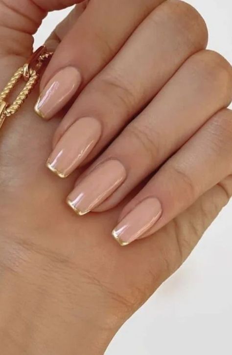 Beige Nails With Gold Tips, Elegant White And Gold Nails, Nails Beige And Gold, Ivory Gold Nails, Nail Color With Champagne Dress, Gold Tone Nails, Tan Beige Nails, Nails That Go With A Gold Dress, Bridesmaid Nails Champagne