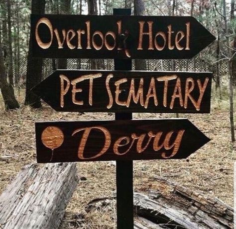 Halloween Street, Marla Singer, Halloween Lawn, Overlook Hotel, Horror Vintage, Pet Sematary, Lawn Ornament, Horror Decor, Directional Signs