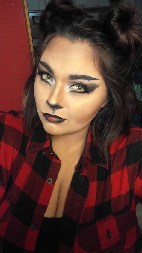 Wolf Costume Ideas Women, Homemade Werewolf Costume, She Wolf Makeup Halloween, Wolf Make Up Women Halloween, Cute Werewolf Makeup, Wearwolf Makeup Woman Halloween, Women Werewolf Costume, Werewolf Makeup Female Easy, Werewolf Woman Costume