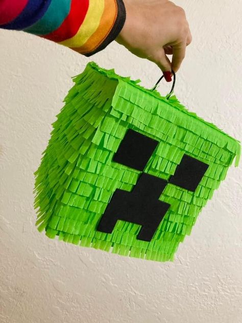 Pinata Designs Ideas, Video Game Pinata, Piniata Ideas, Candy Minecraft, Minecraft Pinata, Pinatas Ideas, Jesus Birthday Party, Pinata Ideas, Birthday Pinata