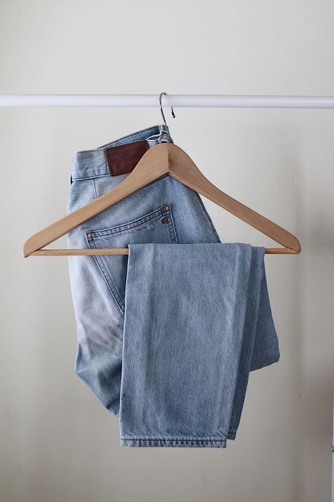 Jeans Organization, Jeans Storage Ideas, Laydown Photography, Jeans Storage, Denim 2024, Easy Closet, Jean Organization, Flat Lay Photography Fashion, Flatlay Clothes