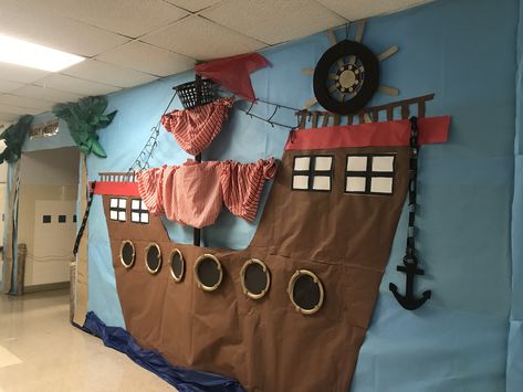 Pirate ship classroom decor Pirate School Theme, Pirate Bulletin Board Ideas, Pirate Decorations Diy, Pirate Lunch, Pirate Bulletin Boards, Pirates School Theme, Pirate Room Decor, Adventure Classroom, Pirate Decorations