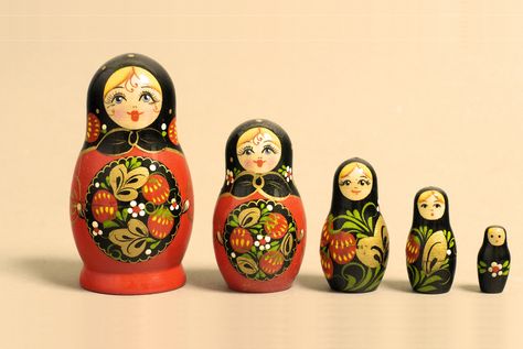 5 Piece "Vyatskaya Matryoshka" Khokhloma number 08562 - 525 Russian Doll Design, Goth Nutcracker, Matroyska Doll, Matryoshka Doll Art, Watercolor Christmas Cards Diy, Iphone 5s Wallpaper, Stacking Dolls, Babushka Dolls, Russian Culture