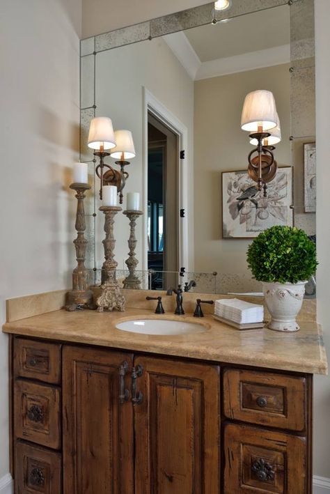 Antique Mirror Tuscan Style Bathroom, Tuscan Bathroom Decor, Tuscan Home Decor Ideas, Tuscan Home Decorating, Style Toscan, Modern Farmhouse Bathroom Ideas, Tuscan Interior, Rustic Italian Home, Tuscan Bathroom