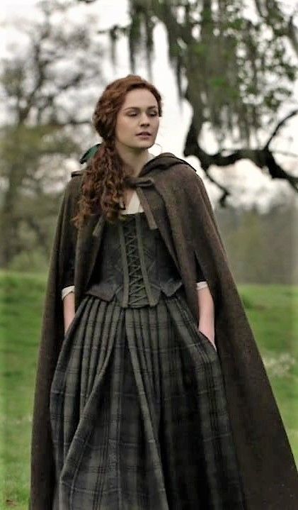 Scottish Womens Clothing, Scottish Dress For Women 18th Century, Ancient Scottish Clothing, Highland Costume Women, 18th Century Scottish Dress, Medieval Scotland Clothing, Scotish Clothes Traditional Women, Scottish Fashion Woman Modern, 1740s Fashion Scotland