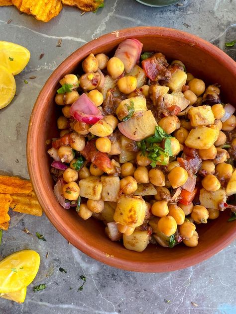 Tamarind Chickpea Chaat - Healthier Steps Chickpea Chaat, Foreign Cuisine, Chana Chaat Recipe, Chickpea Masala, Tamarind Fruit, Black Chickpeas, Samosa Chaat, Yam Or Sweet Potato, Vegetarian Mains