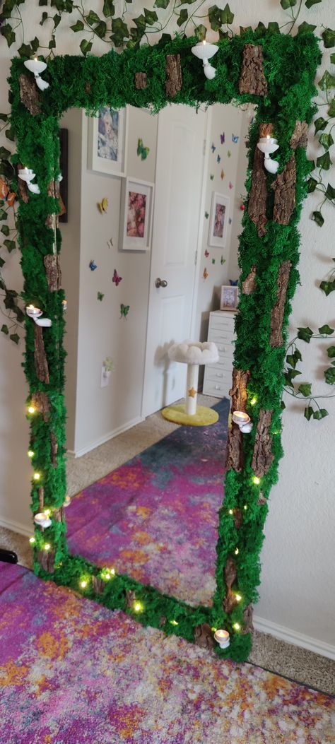 Dark green moss with fairy lights candles and mushrooms diy Fairy Garden Mirror Diy, Mushroom Mirror Diy, Fairy Mirror Diy, Fake Moss Diy, Long Mirror Diy, Kids Bedrooms Boys, Moss Mirror Diy, Pandora Room, Moss Mirrors