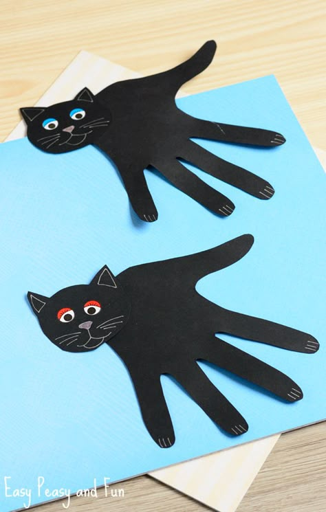 Handprint Black Cat Craft for Kids http://www.easypeasyandfun.com/handprint-black-cat-craft/ Black Cat Craft, Cat Crafts Preschool, Quick Halloween Crafts, Cat Kids, Handprint Crafts, Daycare Crafts, Crafty Kids, Halloween Crafts For Kids, Cat Crafts