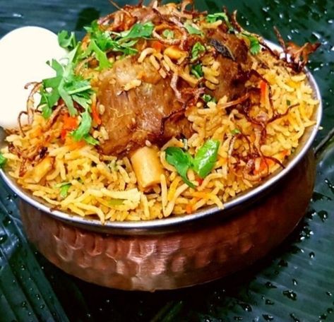 Mutton Biryani Photography, Saag Gosht, Mutton Biriyani, Methods Of Cooking, Mutton Korma, Mutton Gravy, Mutton Biryani, Royal Kitchen, Mutton Recipes