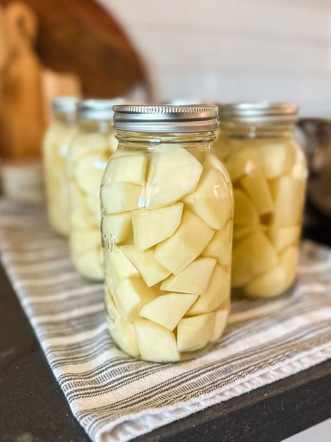 Canning Potatoes: How to Can Potatoes (Raw Pack Tutorial) - Year Round Pantry Canning Potatoes For French Fries, Dry Pack Canning Potatoes, Canning Fresh Potatoes, Water Bath Potatoes, Canning Potatoes Water Bath, Canning Red Potatoes, How To Can Potatoes In A Water Bath, Can Potato Recipes, Dry Canning Potatoes