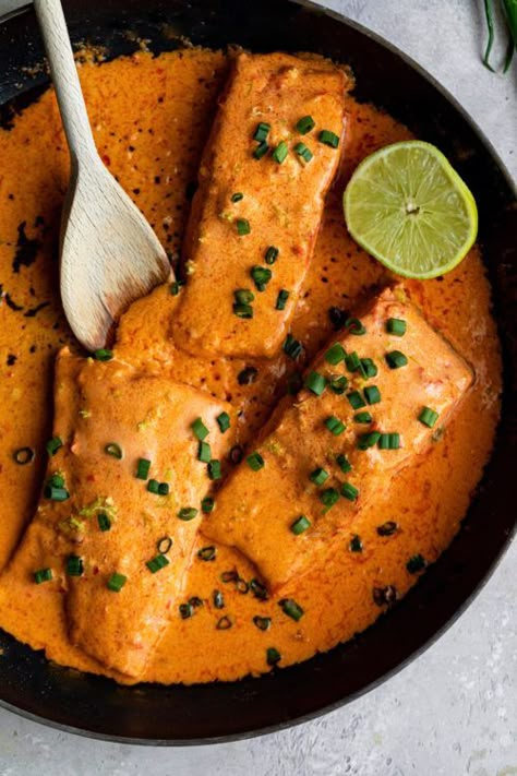 Creamy Harissa Salmon - Dash of Mandi Coconut Lime Sauce, Harissa Salmon, Coconut Cream Sauce, Harissa Recipes, Cooked Salmon, Harissa Chicken, Salmon Seasoning, Healthy Weeknight Dinners, Ras El Hanout