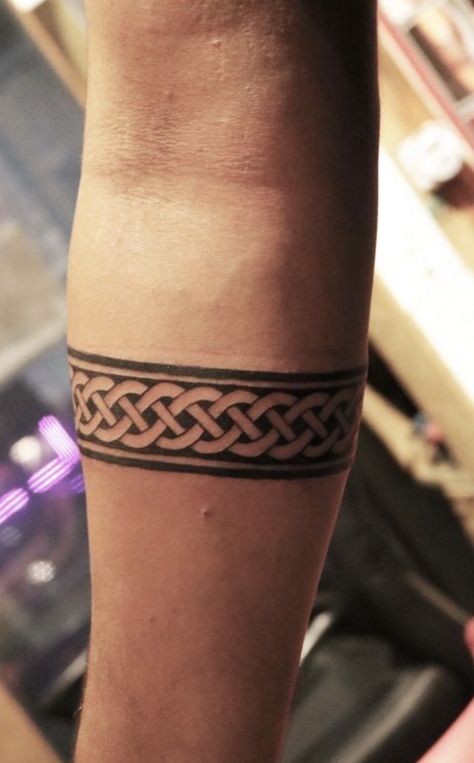 Celtic Arm Band Tattoo, Celtic Band Tattoo, Cool Simple Tattoos, Ankle Band Tattoo, Animal Tattoos For Men, Band Tattoos For Men, Celtic Band, Forearm Band Tattoos, Eid Dress