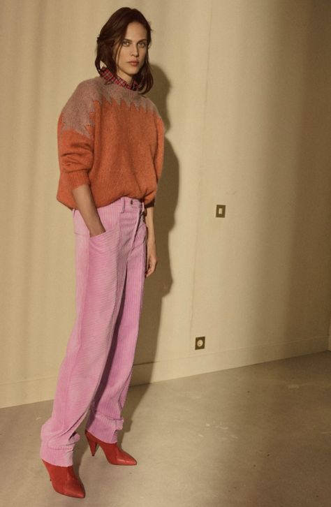 French Chic Fashion, High Fashion Trends, Corduroy Top, Cooler Look, Pink Pants, 가을 패션, Fashion Show Collection, College Fashion, Look Casual