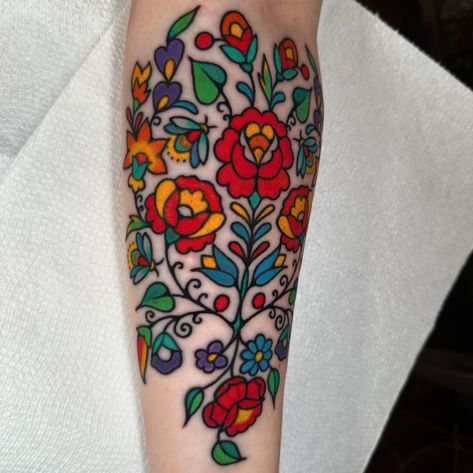 Had so much fun tying this into a previous Hungarian folk piece that was made over 10 years ago! Casey’s grandmother was from Hungary and… | Instagram Hungarian Flowers Tattoo, Swedish Folk Art Tattoo, Scandinavian Flower Tattoo, Hungary Tattoo, Polish Folk Art Tattoo, Folk Art Tattoo, Hungarian Tattoo, Folk Tattoo, Tattooed Lady