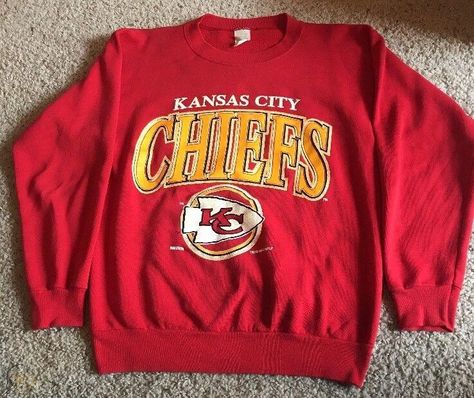 Vintage 1993 Kansas City Chiefs Nfl Crewneck Sweatshirt | #1948997887 Super Bowl Outfit, Chicago Bulls Snapback Hat, Chief Clothes, Outfits Lazy, Vintage Crewneck Sweatshirt, Casual School Outfits, Vintage Crewneck, Crop Sweatshirt, Kansas City Chiefs