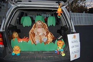 Our Trunk or Treat Trunk! (With my favorite little lion) Zoo Trunk Or Treat Ideas, Zoo Trunk Or Treat, Halloween Zoo, Zoo Decor, Church Trunk, Daniel In The Lion's Den, Trunk Or Treat Ideas, Treat Ideas, Wood Paint