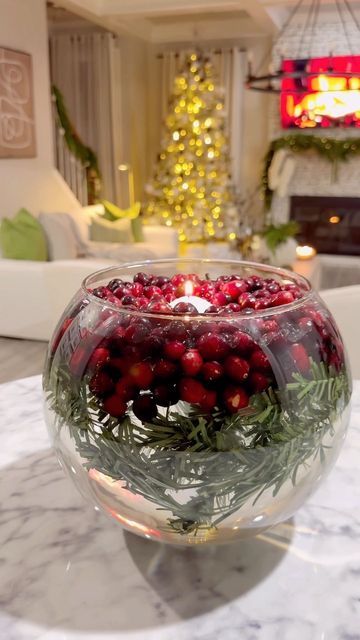 Nadine | INTERIOR DECOR | LIFESTYLE | DIY on Instagram: "Christmas Centerpiece DIY Items used Rosemary Fir Cranberries" Homemade Christmas Centerpieces, Cranberry Christmas Decor, Glass Bowl Christmas Centerpiece, Rosemary Centerpiece Ideas, Cranberry Christmas Centerpieces, Cranberry Centerpiece Christmas, Cranberry Christmas Decorations, Cranberry Centerpiece Thanksgiving, Floating Cranberries Centerpiece