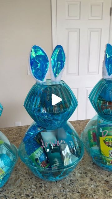 Cina 🇭🇹 on Instagram: "Here’s a super cute Easter basket idea for the Kiddos. 🥰🐣 This basket was super easy and quick to make… I got the bowls from Dollar tree. #EasterBasket #easterbasketidea #easterbaskets" Dollar Tree Easter Basket Ideas, Dollar Tree Gift Basket Ideas, Diy Easter Basket, Dollar Tree Easter Basket, Easter Baskets To Make, Dollar Tree Gifts, Candy Land Christmas, Easter Basket Diy, Easy Diy Art