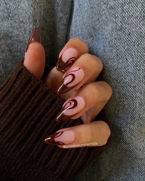 Aesthetic Almond Nails Designs, Nail Designs Autumn Colors, November Nails Ideas Brown, Brown Nail Inspo Almond, Cute Brown Nails Almond, Cool Girl Fall Nails, Brown Red Nails Design, Cool Autumn Nails, Fall Biab Nails