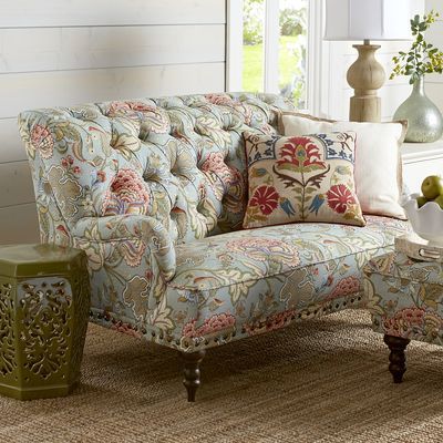 Nailhead Sofa, Muebles Shabby Chic, Bohemian Sofa, Floral Sofa, Cottage Shabby Chic, Bantal Sofa, Couch And Loveseat, Indoor Patio Furniture, Vintage Sofa