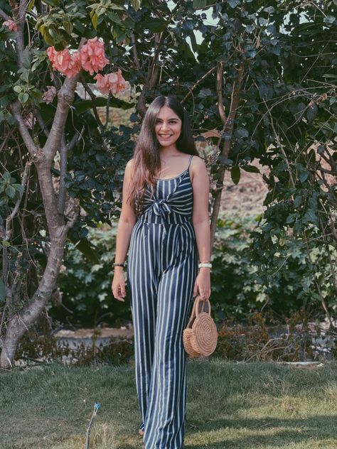 Poses In A Jumpsuit, Jumpsuit Poses Photography, Poses In Jumpsuit, Jumpsuit Photoshoot Ideas, Jumpsuit Poses, Indian Jumpsuit, Drape Dress Pattern, Western Outfit, Drape Dress